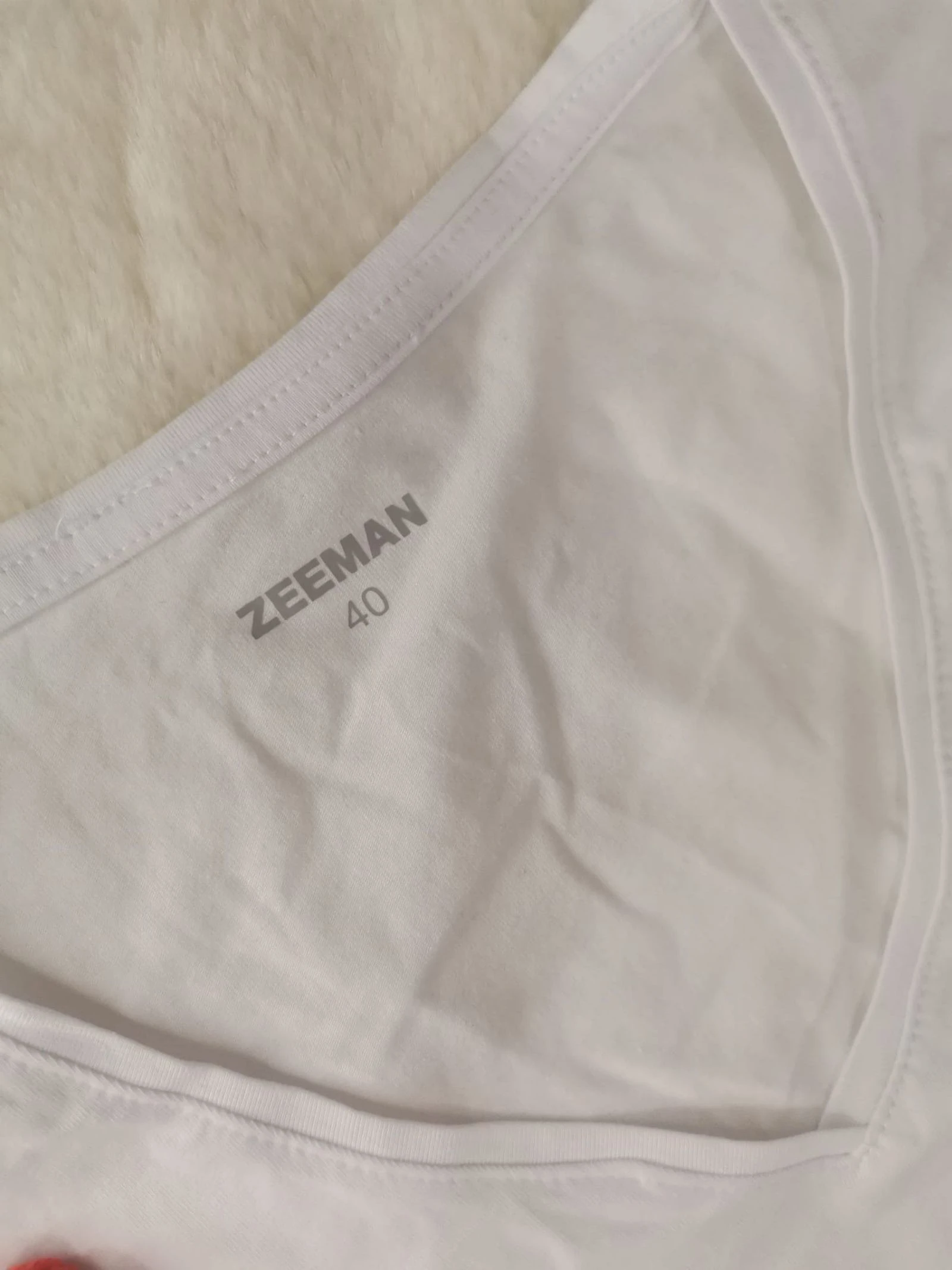 Custom White Zeeman T-Shirt with Crochet Flowers - Size 40 (L) – photo 2